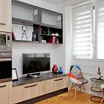 Vestali House Apartman *