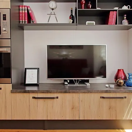 Апартаменты Vestali House *